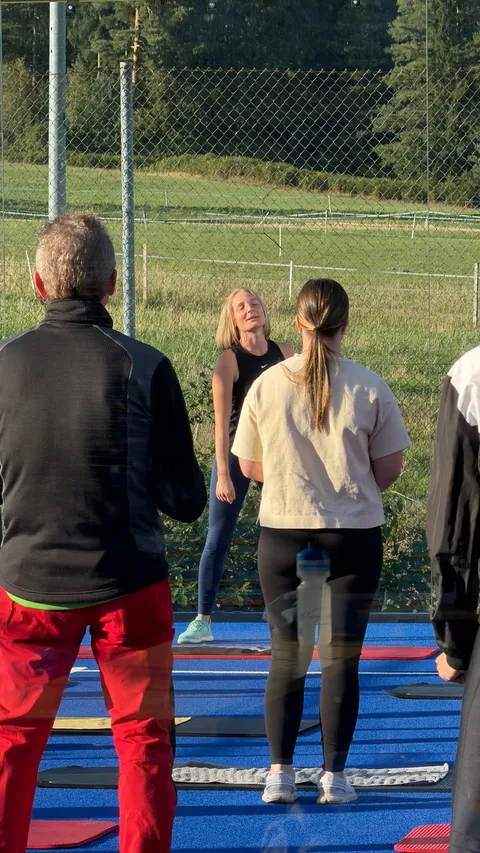 Trainingsgruppe beim Afterwork-Event mit Village Move